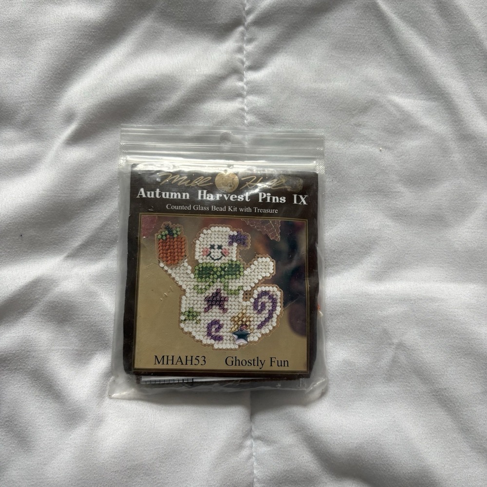 NEW Ghostly Fun Halloween Bead Ornament Kit Mill Hill 2002 Autumn Harvest VTG
